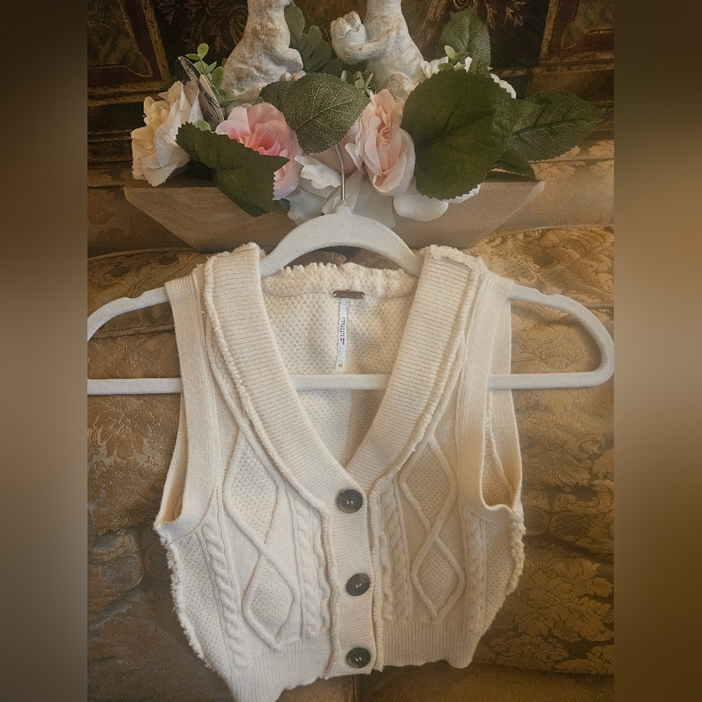 NWOT Free People Denson Cream Cable Cropped V-Neck Sweater Vest - Picture 8 of 16